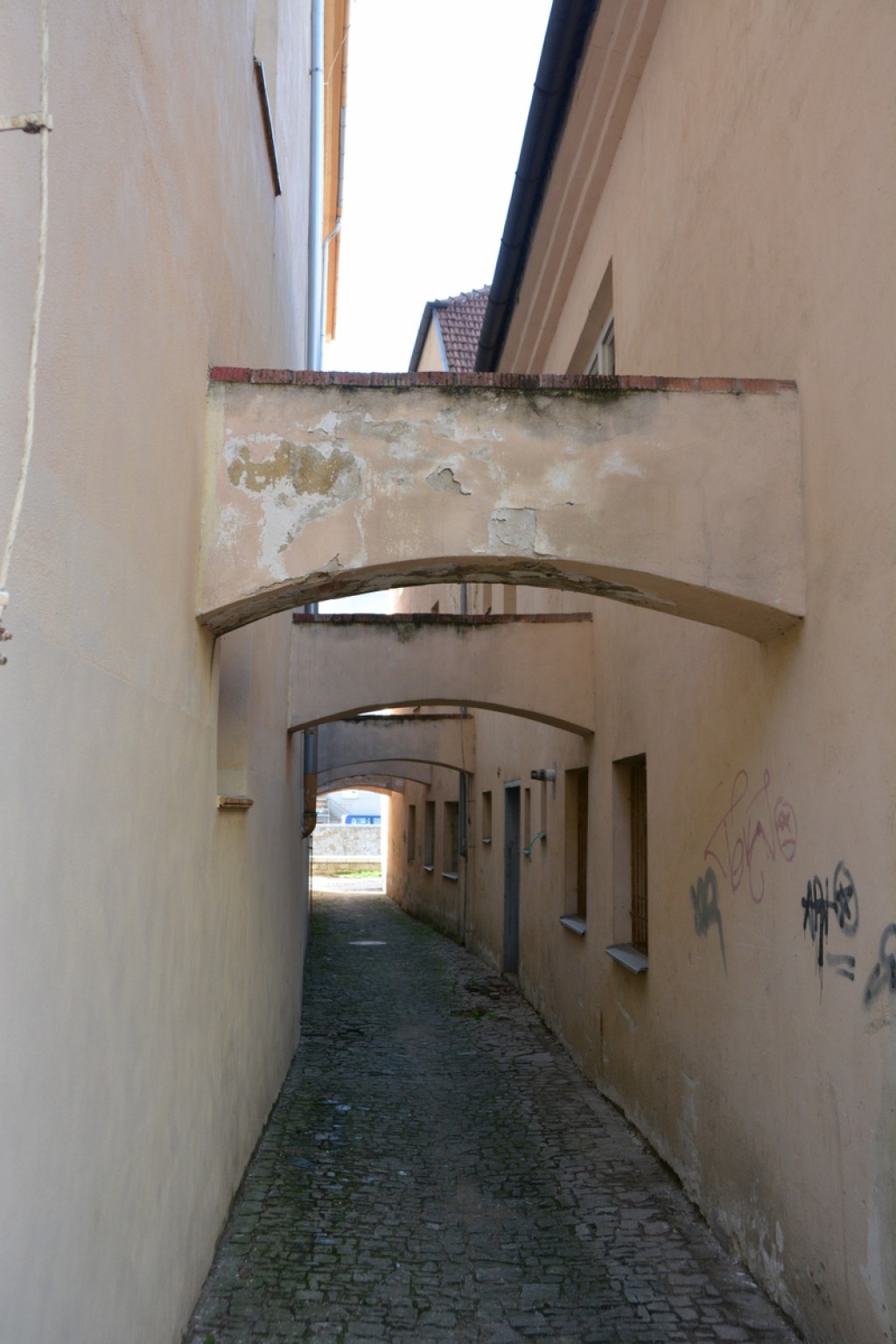 Crossbar Arches in the alleyway, Trebic